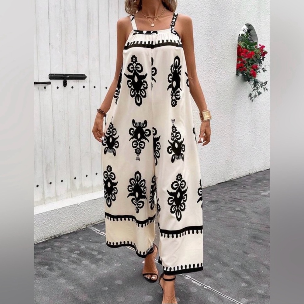 ✨ New ✨ Gorgeous Jumpsuit Size Small ✨ - Picture 4 of 6